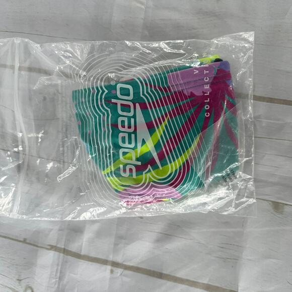 NWT Speedo Standard Swimsuit Brief Endurance+ The One Floating Floral Size 26 - Picture 8 of 10